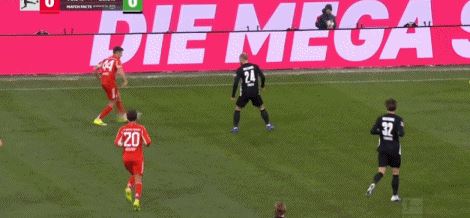 第5分钟，迪亚斯传中，菲舍尔乌龙，拜仁1-0沃尔夫斯堡