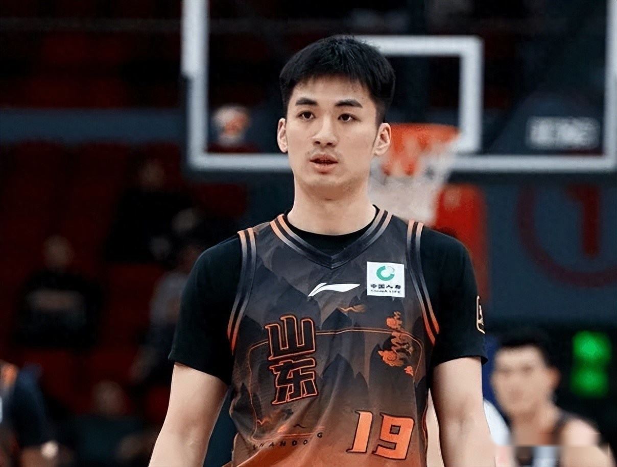 山东101-106江苏遭4问题！后场被虐，克里斯情绪+邱彪用人出问题