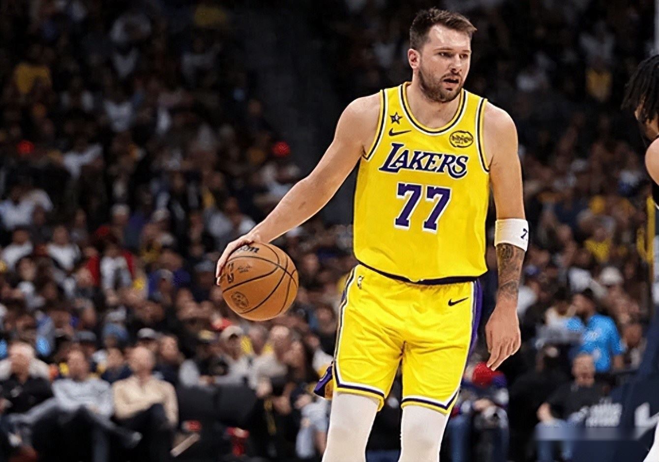 湖人逆转掘金!东契奇轰38分,斯玛特统治关键球,詹姆斯带队起势